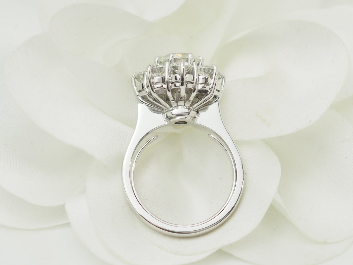 Vintage Daisy Ring In White Gold And Diamonds – 1.80-carat Center Diamond-photo-3