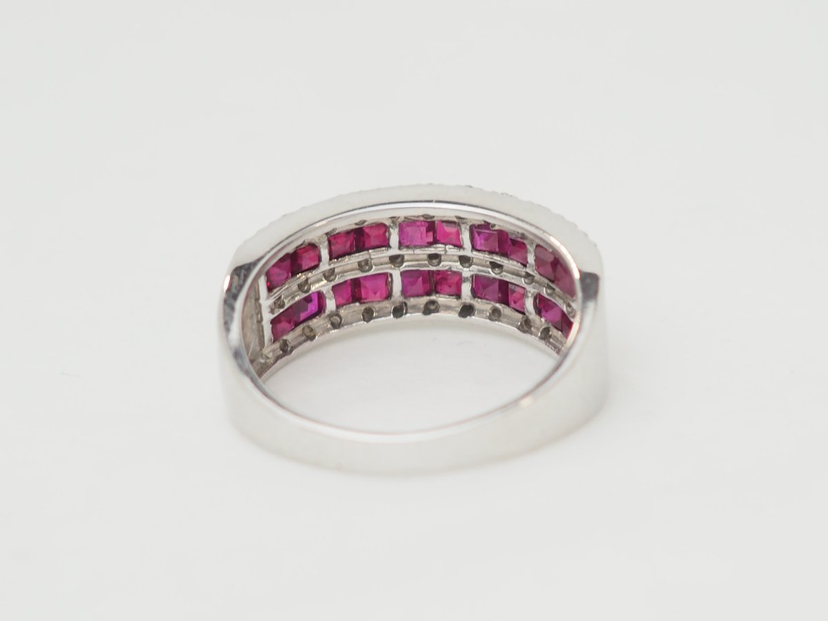 Bague en or blanc sertie de rubis calibrés et diamants naturels -photo-2