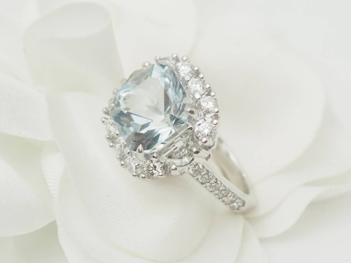 Bague entourage en or blanc aigue-marine naturelle non traitée 6 cts diamants E VS1 -photo-1