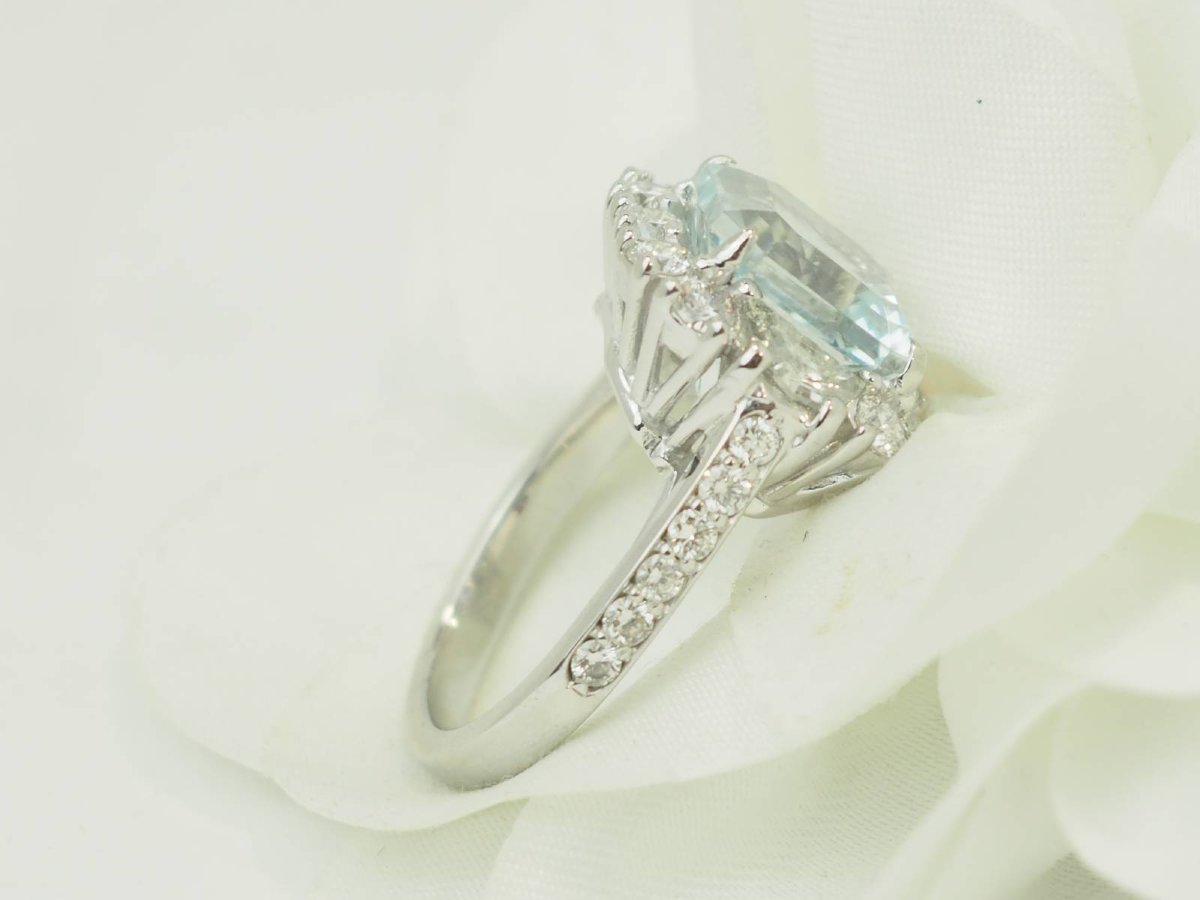 Bague entourage en or blanc aigue-marine naturelle non traitée 6 cts diamants E VS1 -photo-4