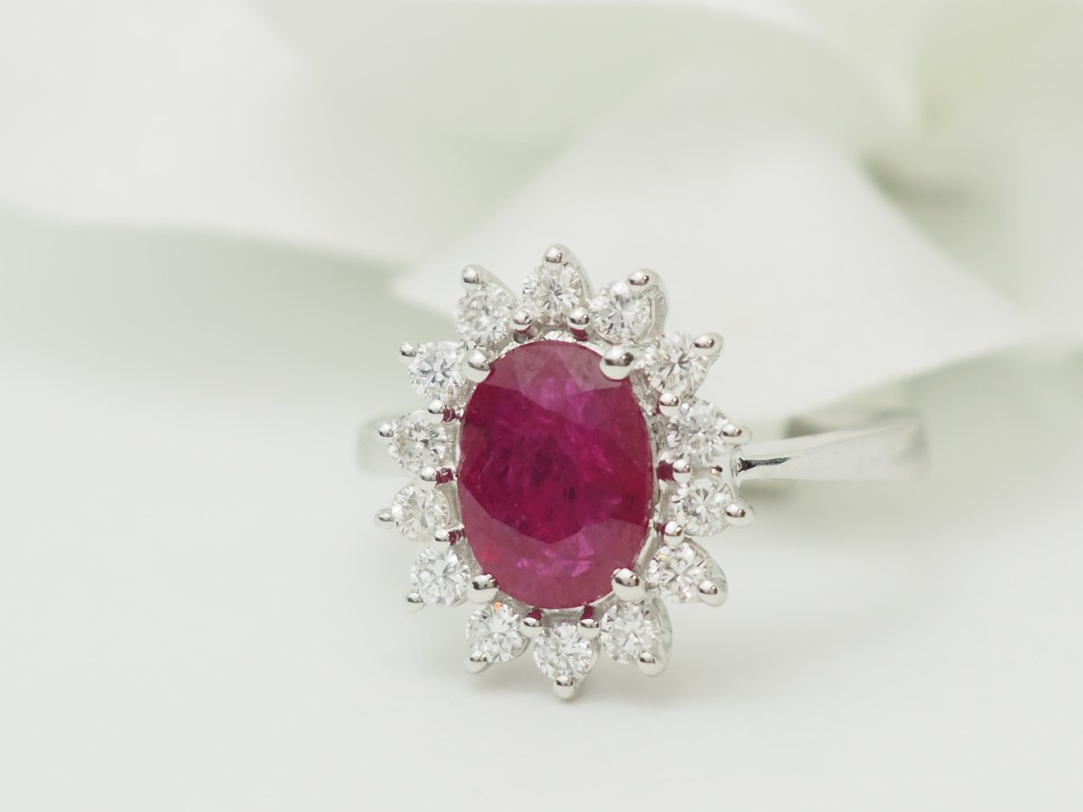 White Gold Band Ring With A 1.91-carat Ruby And Diamonds -photo-3