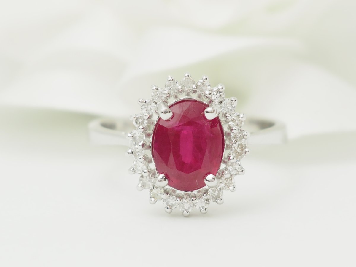 Bague entourage en or blanc, rubis 2,50ct et diamants-photo-3