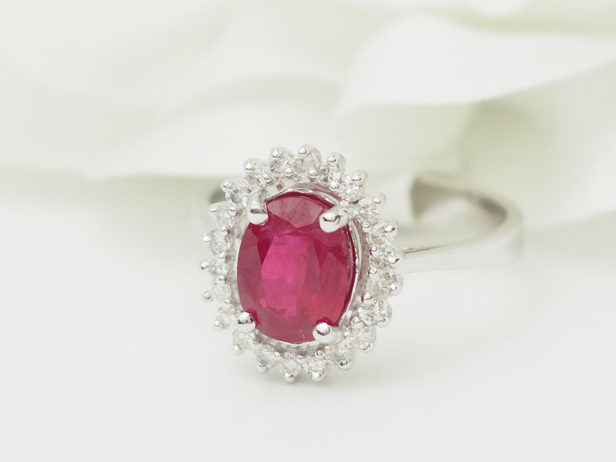 Bague entourage en or blanc, rubis 2,50ct et diamants-photo-4