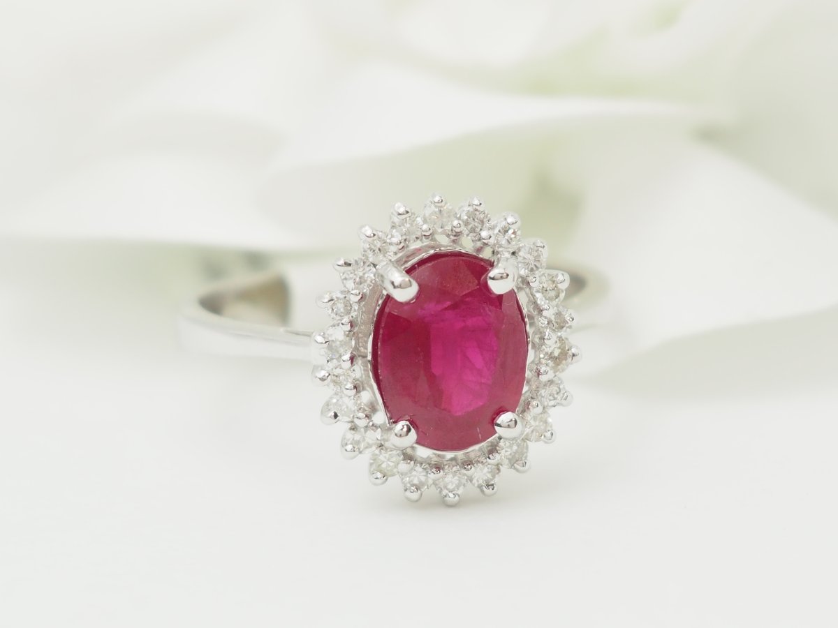 Bague entourage en or blanc, rubis 2,50ct et diamants-photo-3