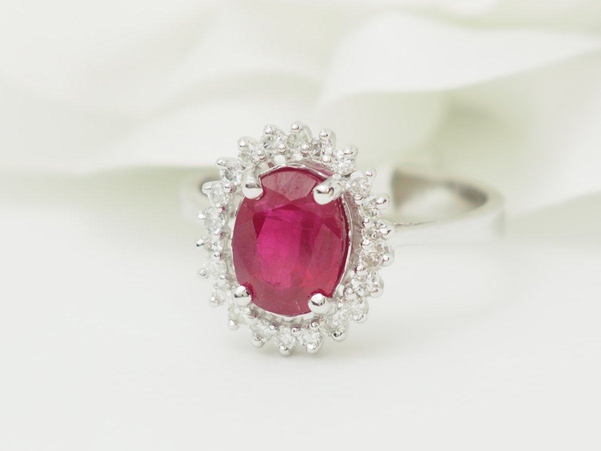 Bague entourage en or blanc, rubis 2,50ct et diamants-photo-4