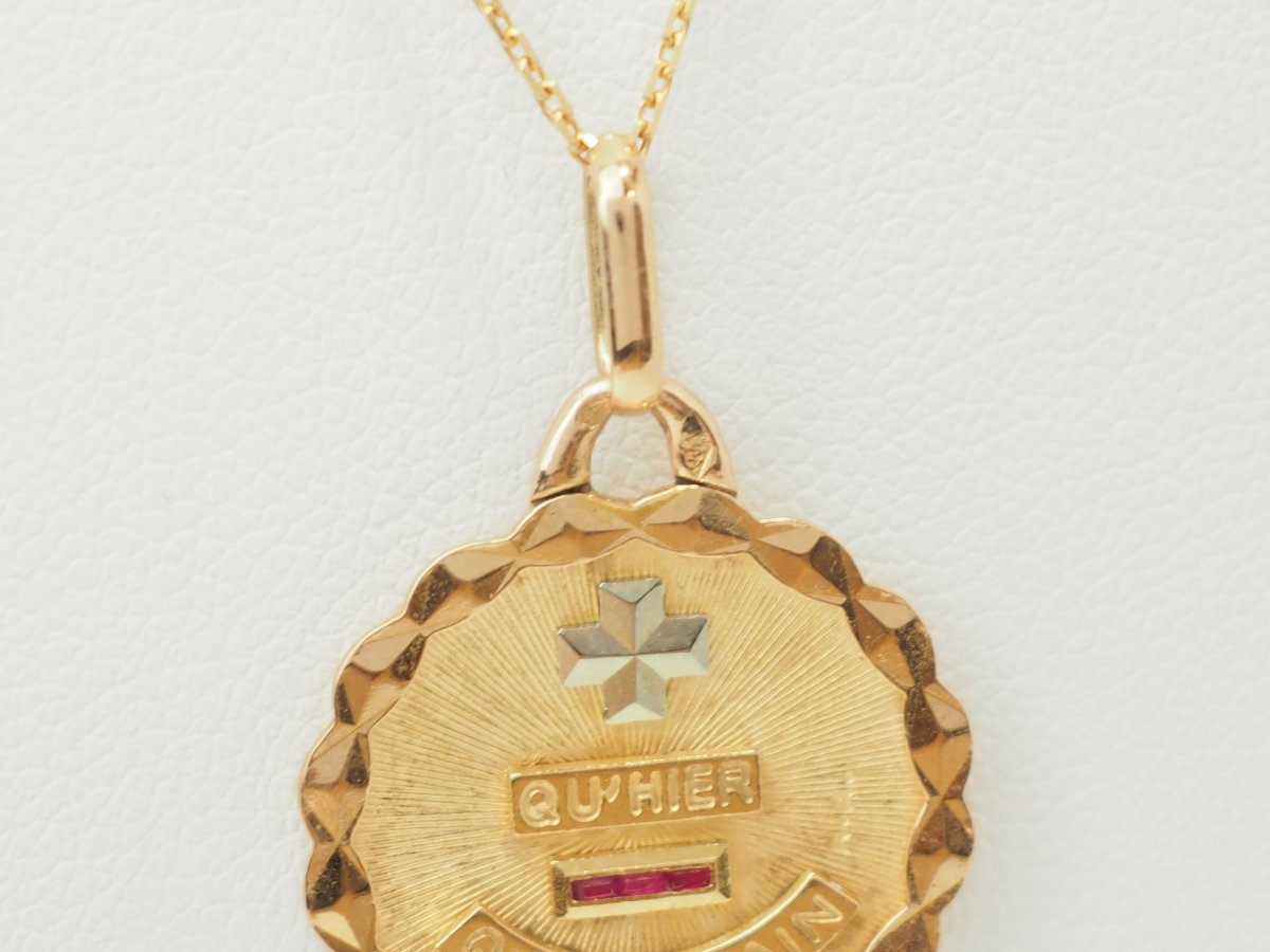 Pendentif Augis "Plus qu'hier, moins que demain" en or jaune-photo-4