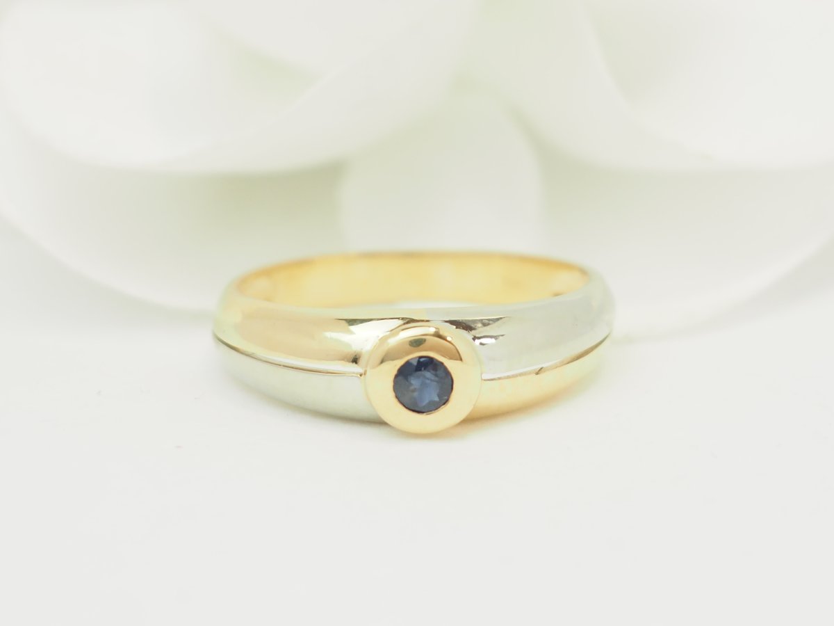 Bague deux ors 750 saphir 0,10 ct serti clos-photo-3