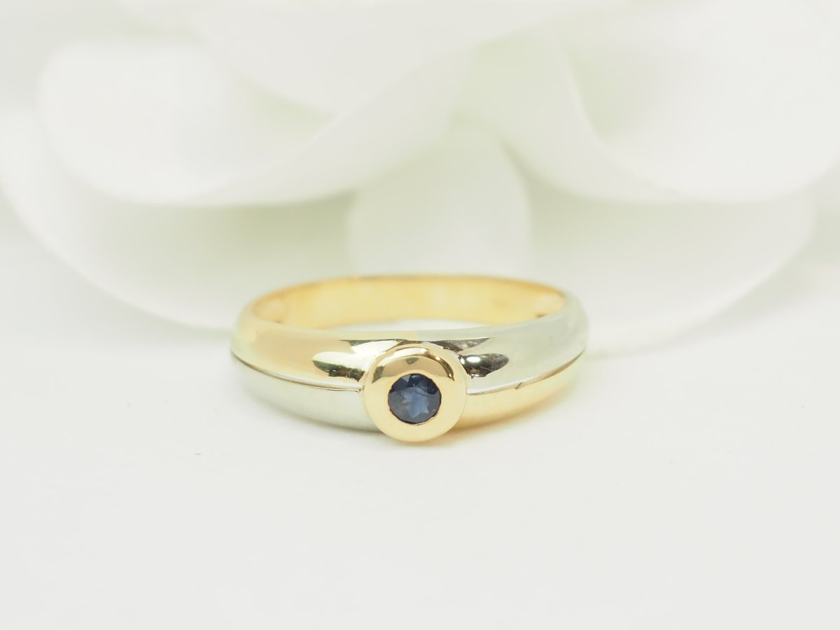 Bague deux ors 750 saphir 0,10 ct serti clos