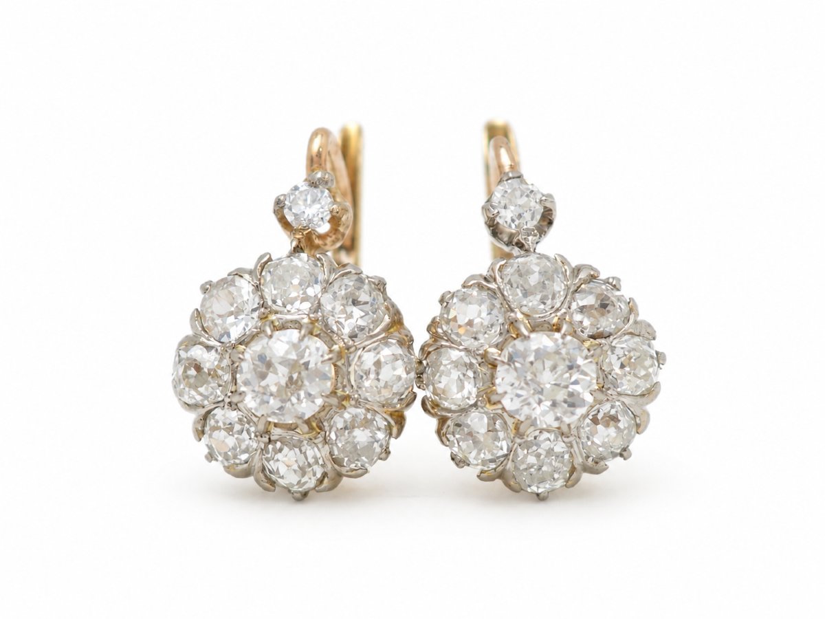 Dormeuses marguerite anciennes en or, platine et diamants – 2,20 ct