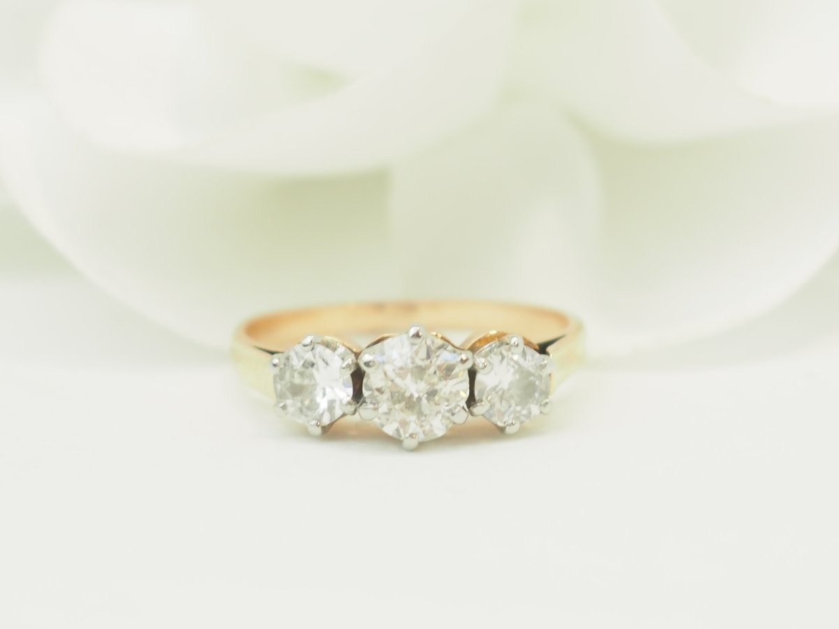 Bague ancienne trilogie en or jaune, platine et diamants-photo-3
