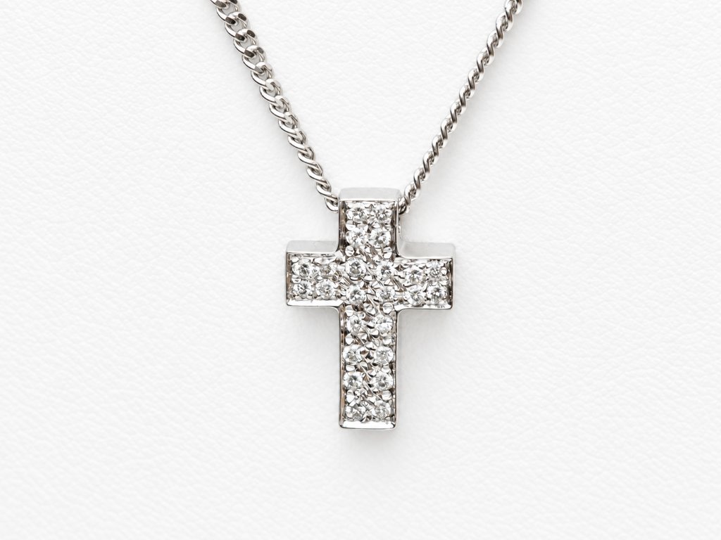 18-karat White Gold Diamond Cross Necklace (0.24 Ct) – 44.5 Chain-photo-2
