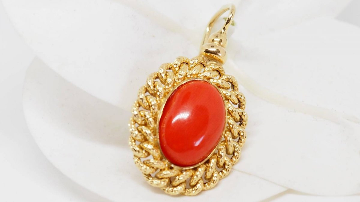 Yellow Gold And Coral Earrings-photo-1