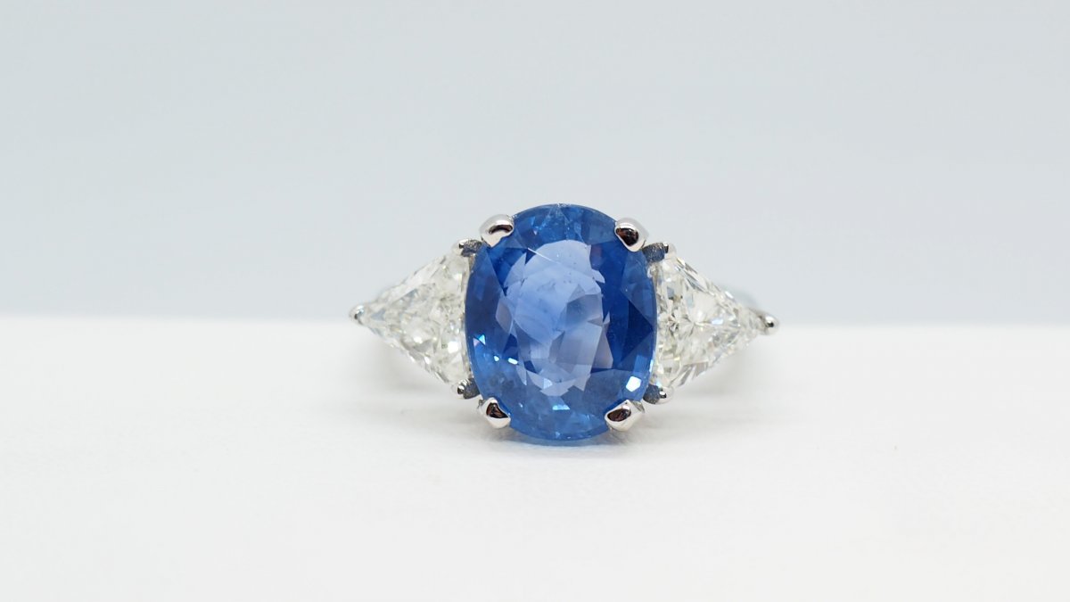 Bague Sertie d'Un Saphir  De Ceylan