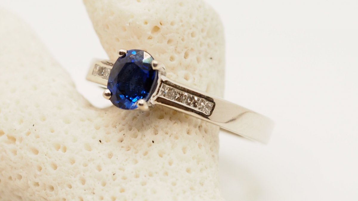 Ring Set With A Natural Sapphire And Diamonds-photo-2