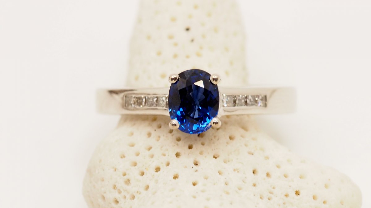 Ring Set With A Natural Sapphire And Diamonds-photo-1