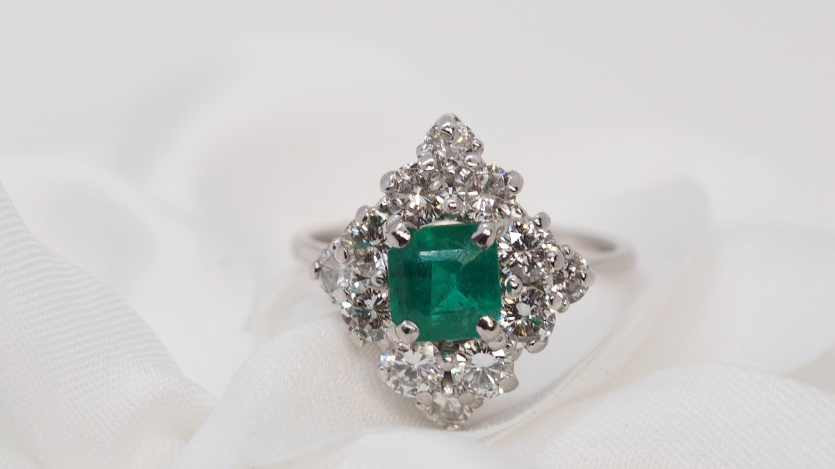 Losangique Ring In White Gold, Emerald And Diamonds-photo-2