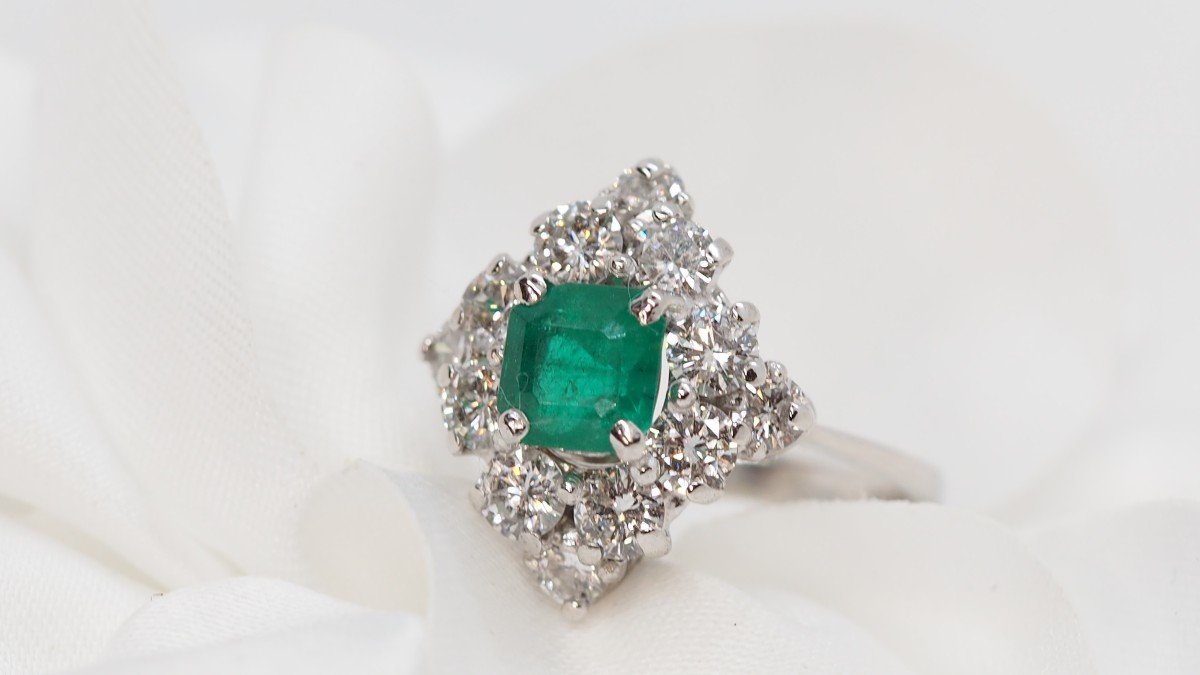 Losangique Ring In White Gold, Emerald And Diamonds-photo-4