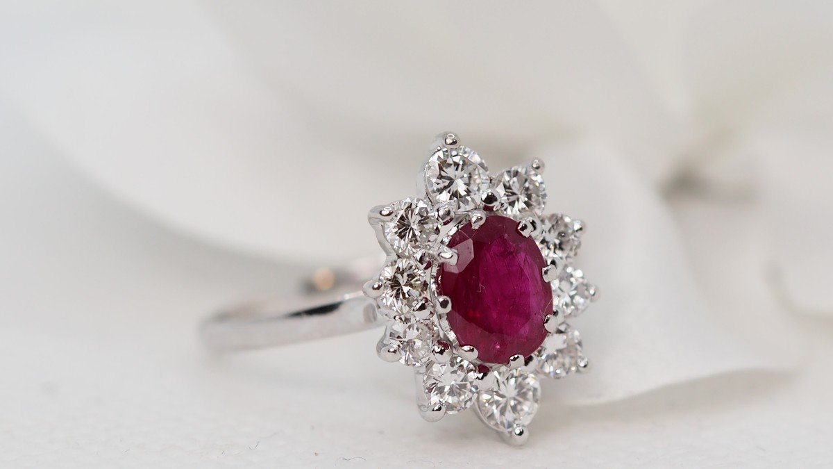 Bague Entourage d'Occasion En Or Blanc Et Platine, Rubis 2,20 Ct Et Diamants-photo-2