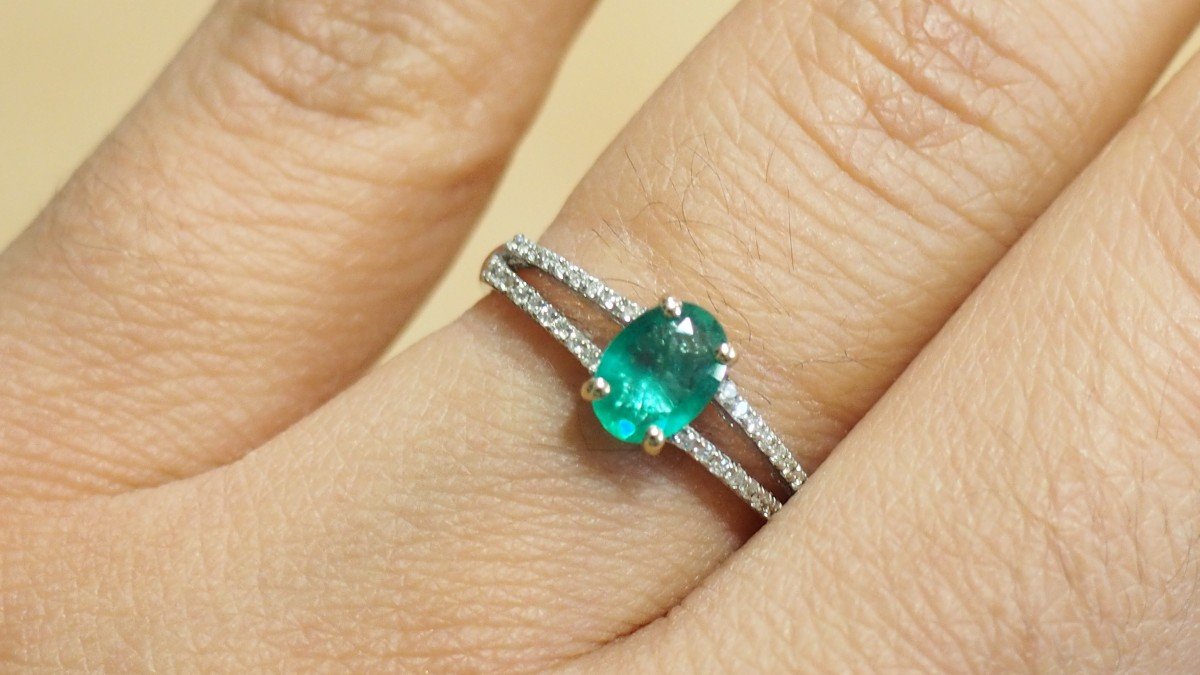 White Gold, Oval Emerald And Diamond Ring-photo-3