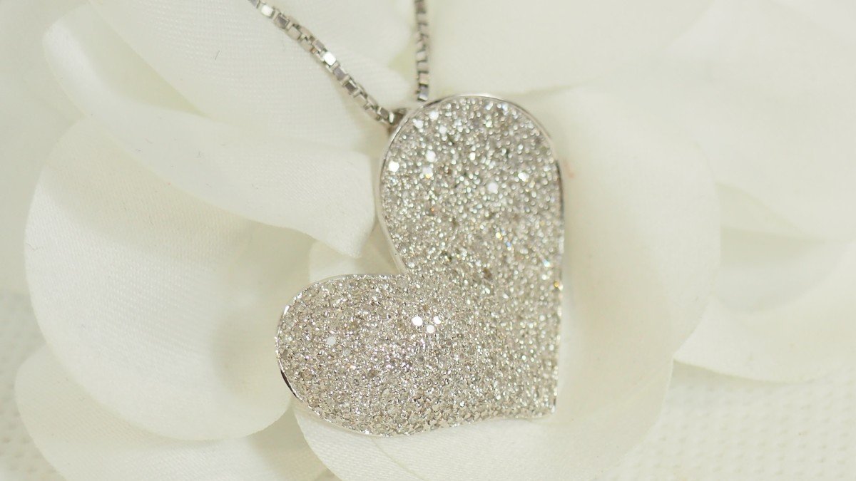 Heart Necklace In White Gold And Diamonds-photo-2