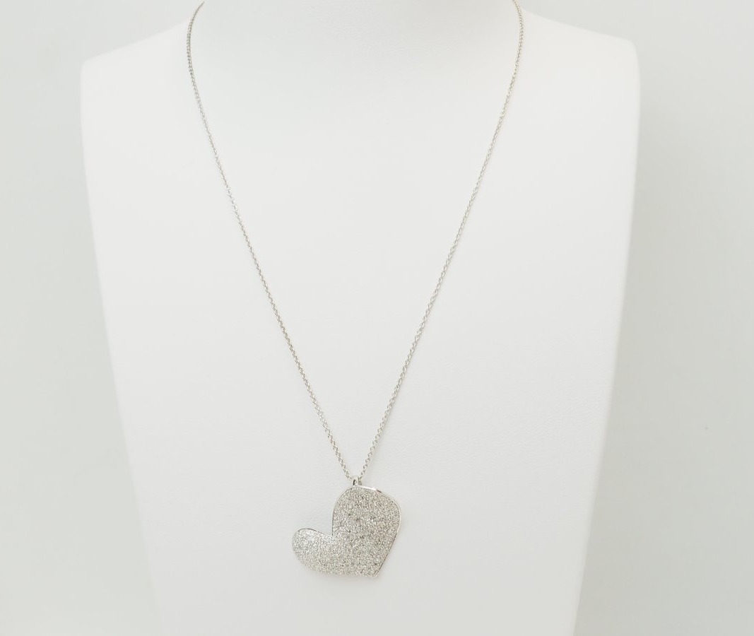 Heart Necklace In White Gold And Diamonds