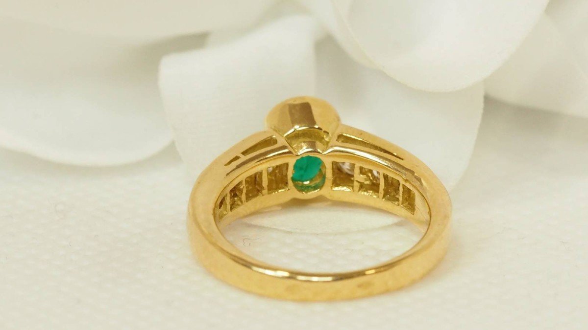 Ring In Yellow Gold, Oval Emerald And Diamonds-photo-1