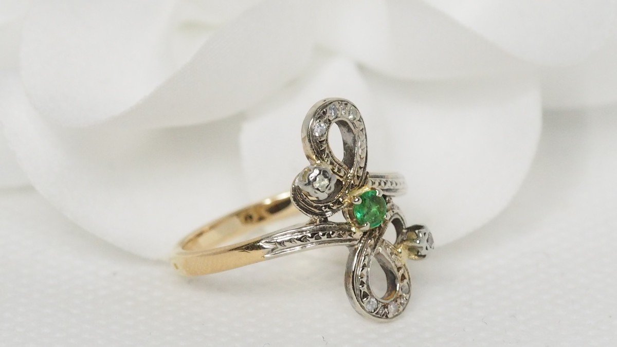 Two-tone Gold Ring Set With An Emerald And Small Diamonds-photo-2