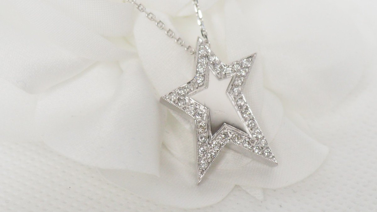 Star Necklace In White Gold And Diamonds-photo-3