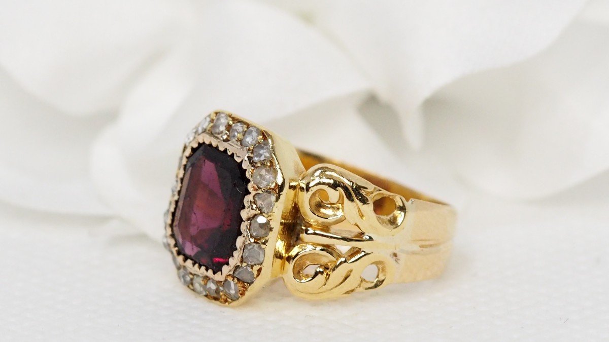 Ring In Yellow Gold, Garnet  And Rose Cut Diamonds-photo-3