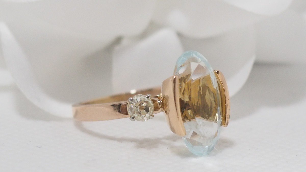 Rose Gold Ring Adorned With An Oval Aquamarine And Diamonds-photo-2