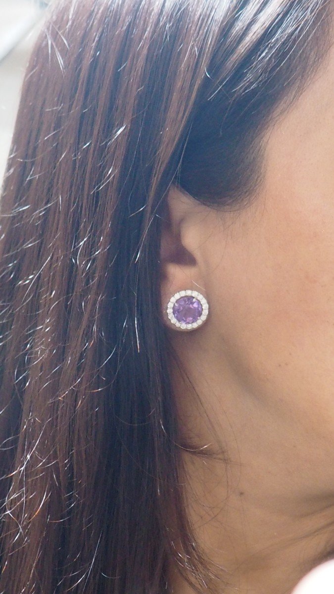 Boucles d'Oreilles En Or Blanc, Améthystes Rondes Et Diamants-photo-2