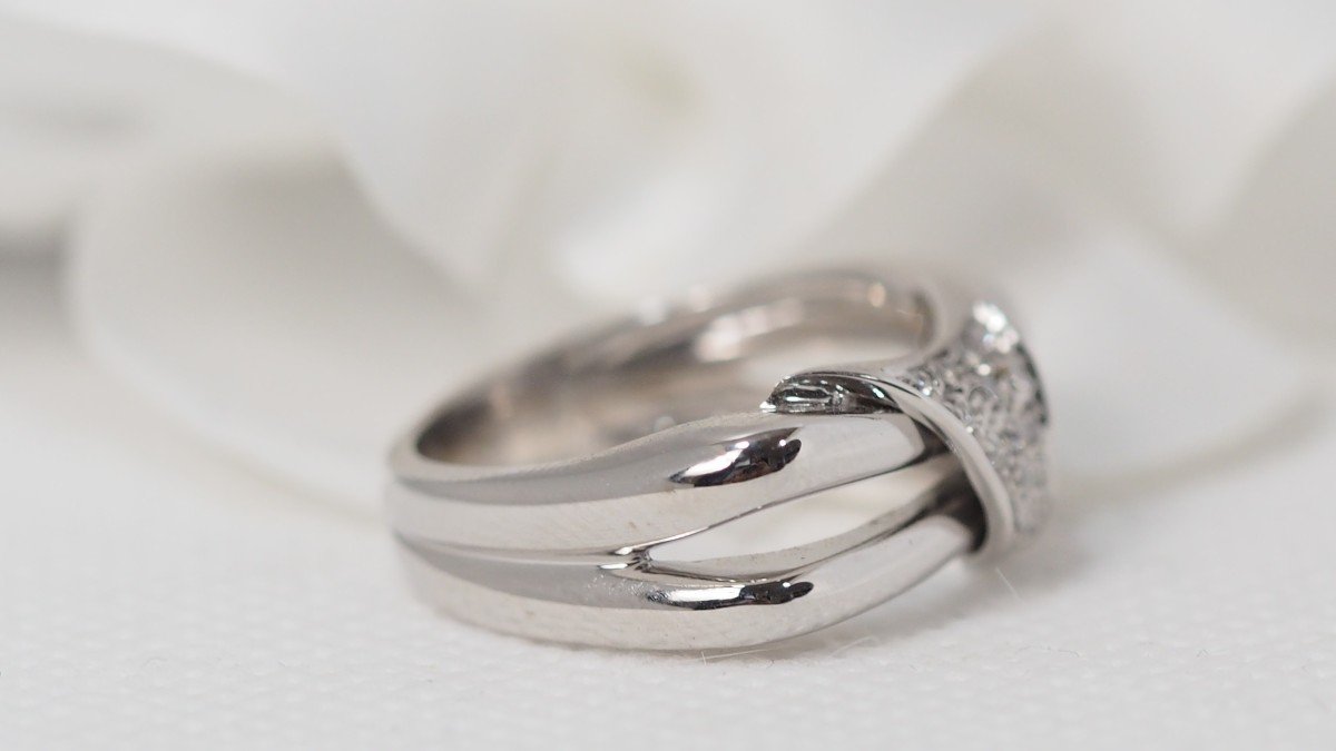 Knot Ring In White Gold And Diamonds-photo-4
