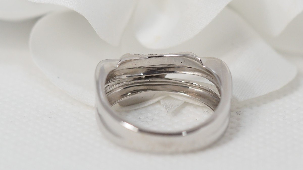 Knot Ring In White Gold And Diamonds-photo-1