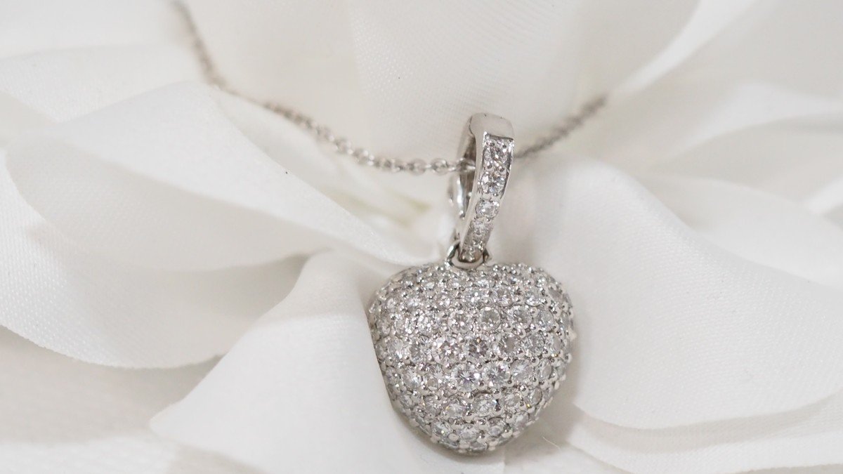 Heart Necklace In White Gold And Diamonds