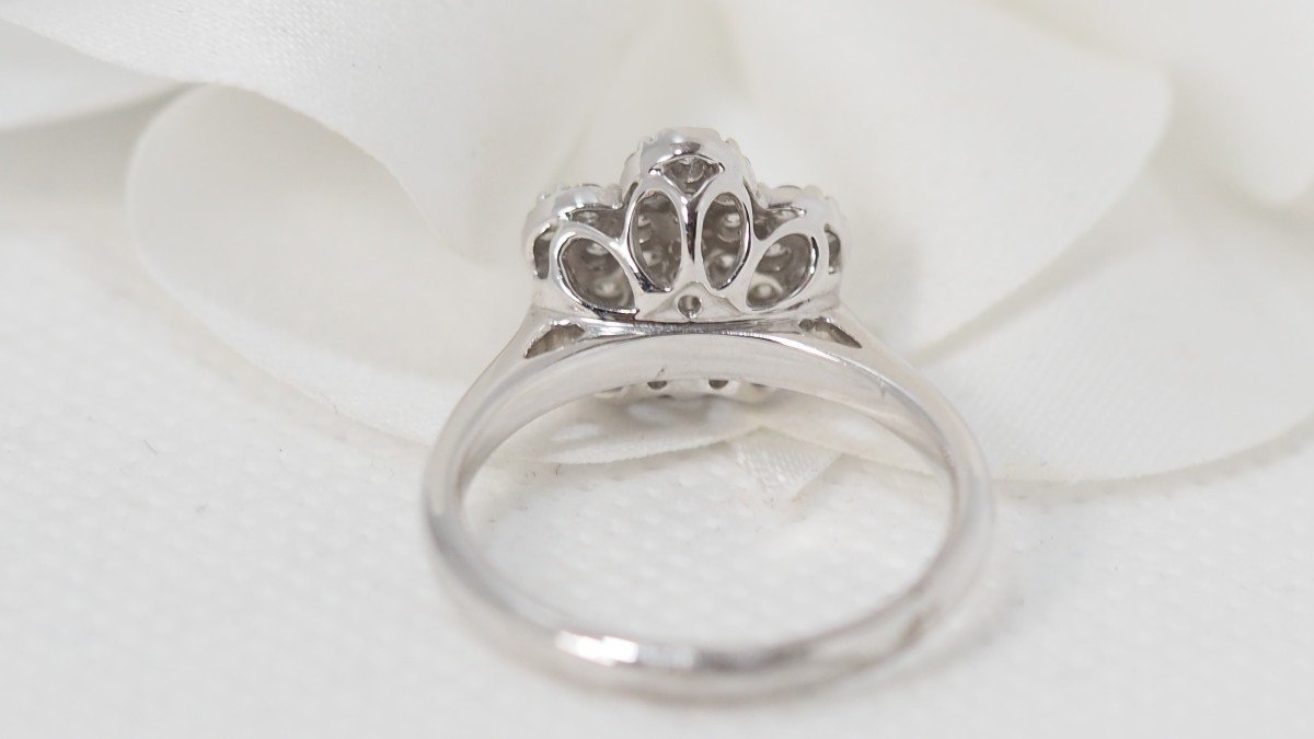 Flower Ring In White Gold And Diamonds-photo-2