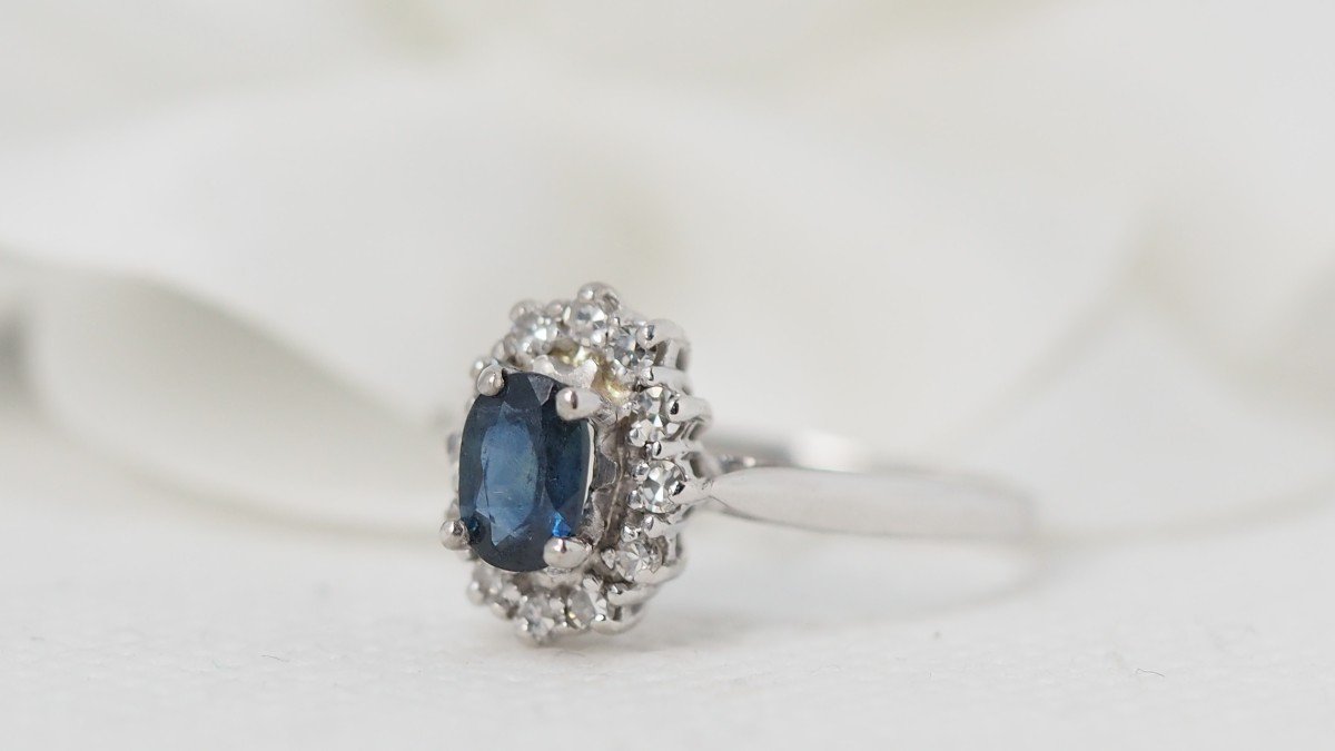 Marguerite Ring In White Gold, Sapphire And Diamonds-photo-3