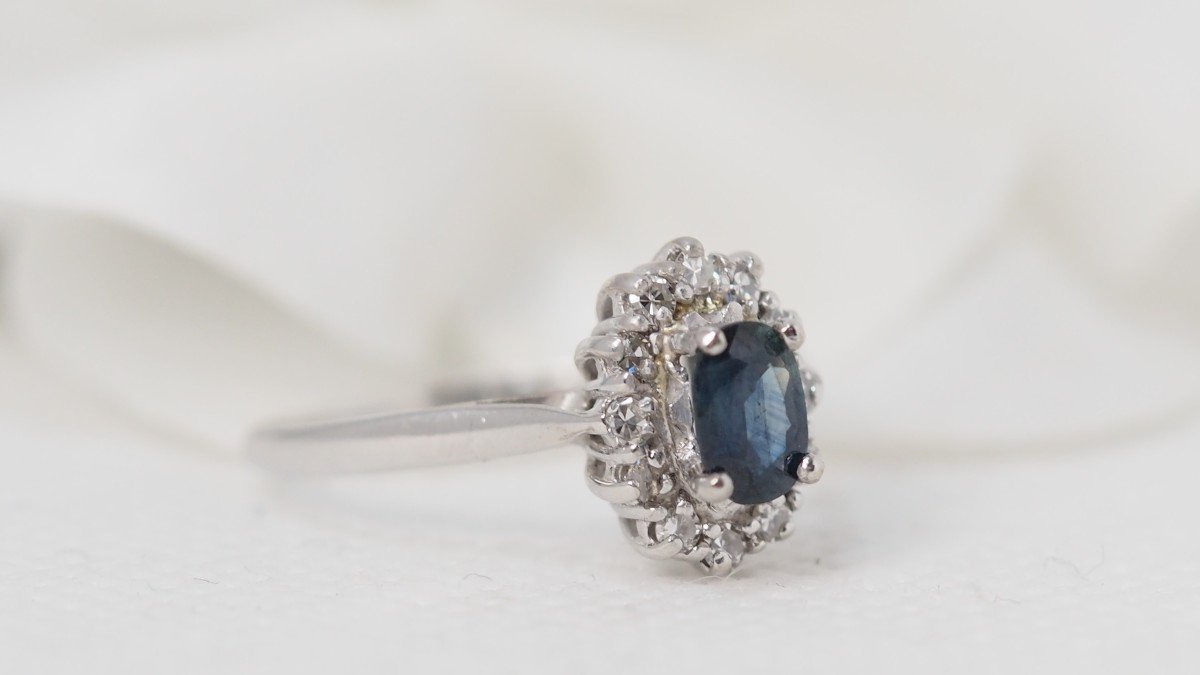 Marguerite Ring In White Gold, Sapphire And Diamonds-photo-4