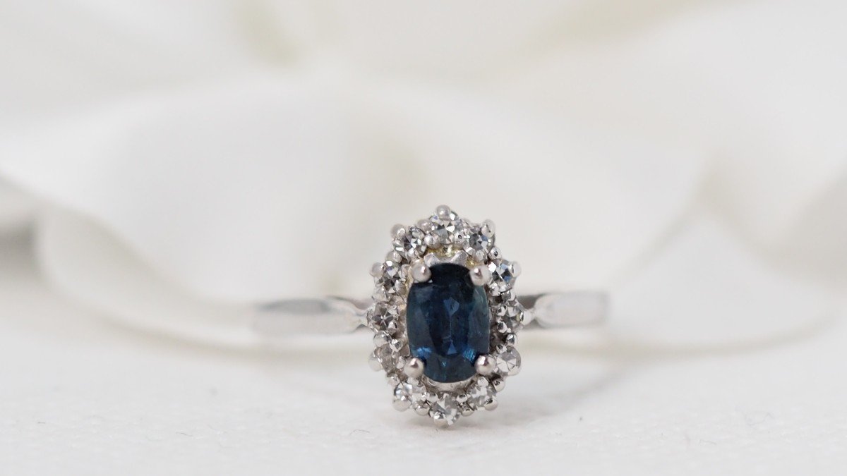 Marguerite Ring In White Gold, Sapphire And Diamonds