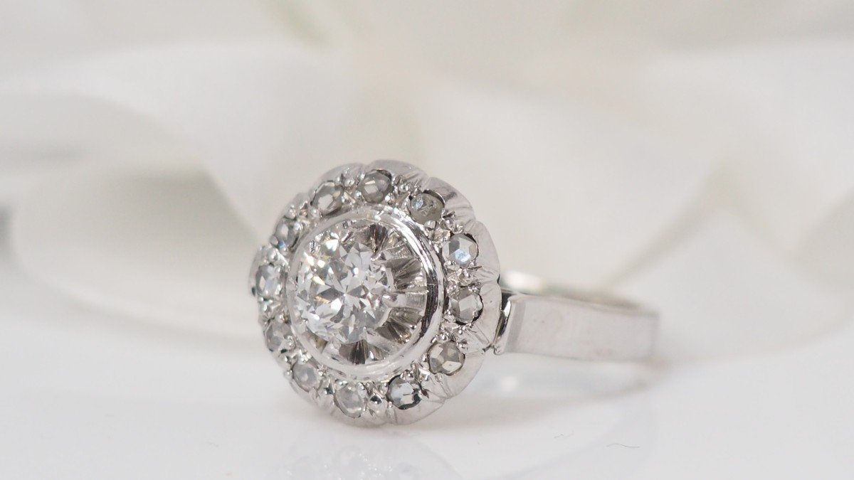 Marguerite Ring In White Gold And Platinum Set With Diamonds-photo-4