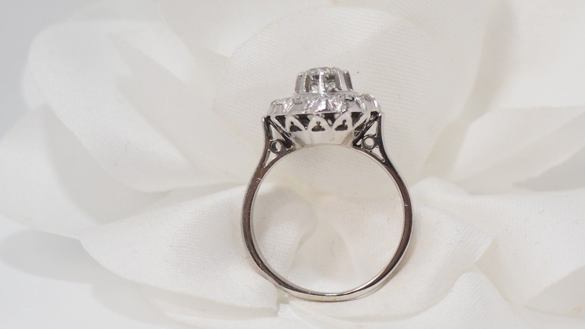 Marguerite Ring In White Gold And Platinum Set With Diamonds-photo-4