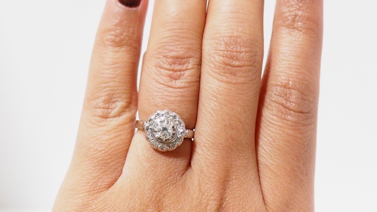 Marguerite Ring In White Gold And Platinum Set With Diamonds-photo-2