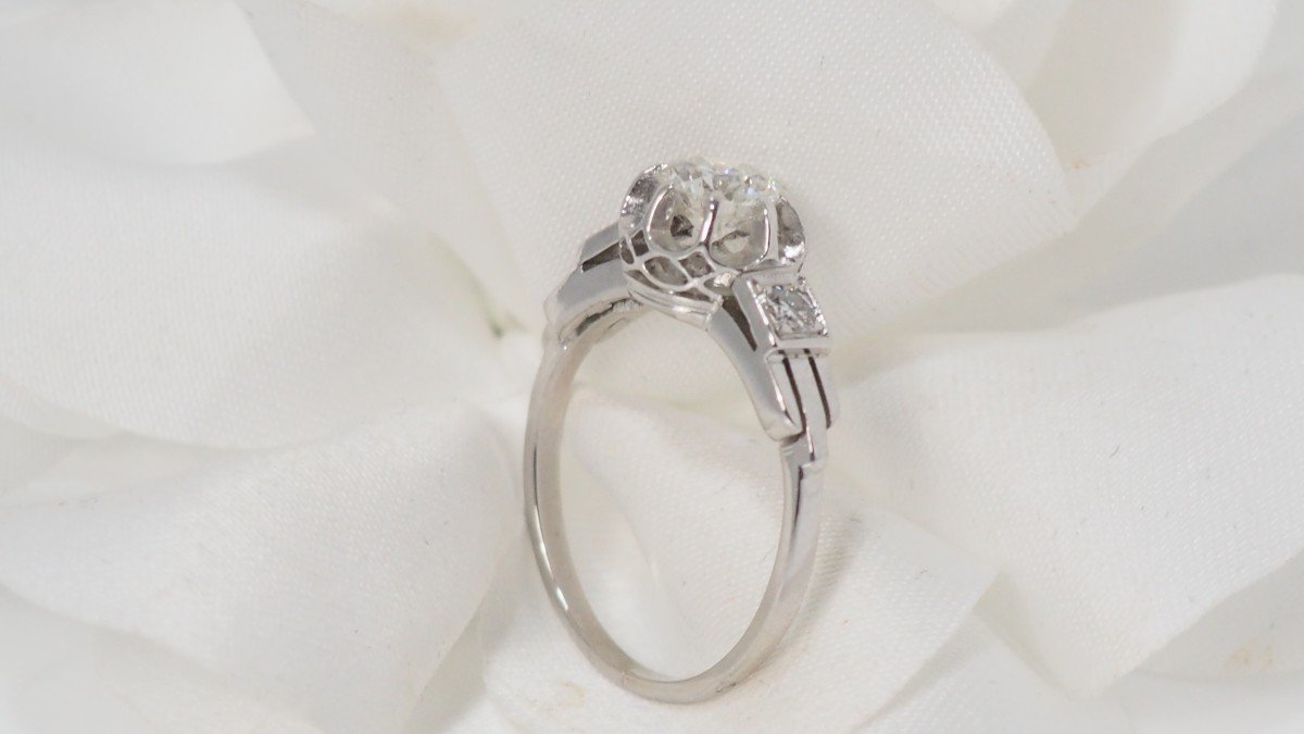 Solitaire Ring In Platinum And Diamonds-photo-1