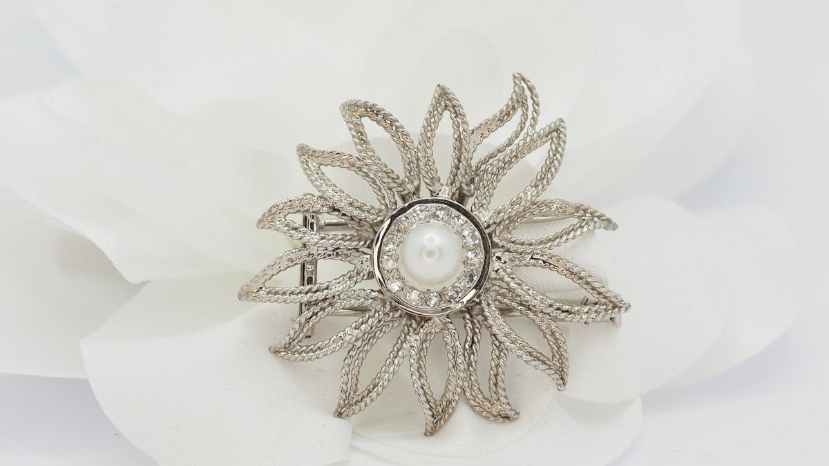 Broche Fleur ajourée En Or Gris, Perle De Culture Et Diamants