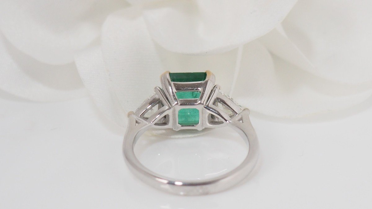 Ring In White Gold Emerald And Triangle Diamonds-photo-1