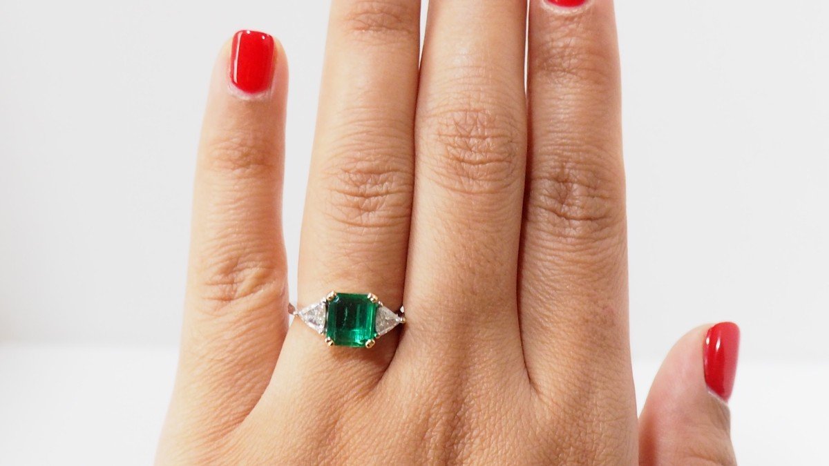 Ring In White Gold Emerald And Triangle Diamonds-photo-3