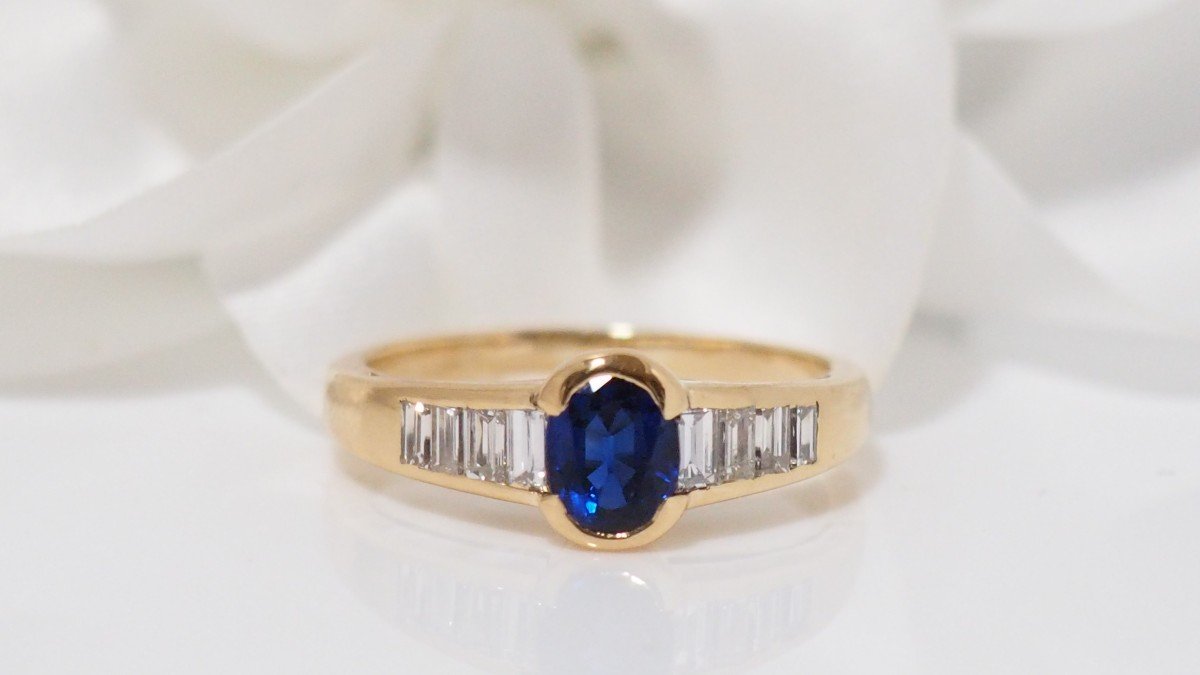 Ring In Yellow Gold Oval Sapphire And Diamonds-photo-2