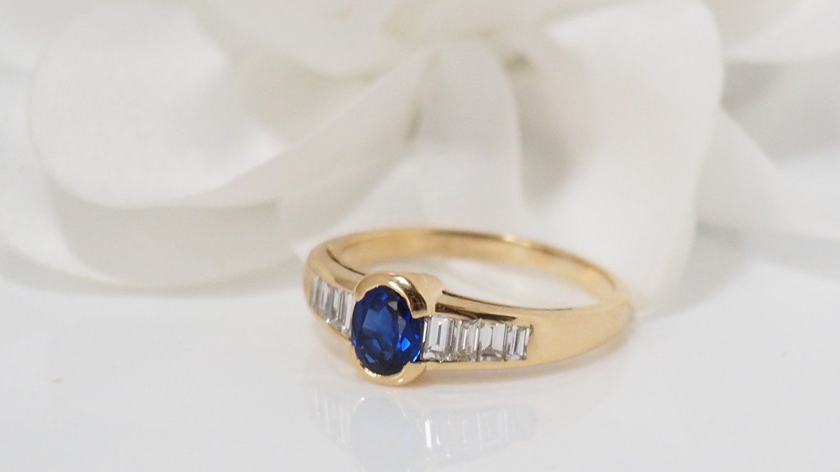 Ring In Yellow Gold Oval Sapphire And Diamonds-photo-1