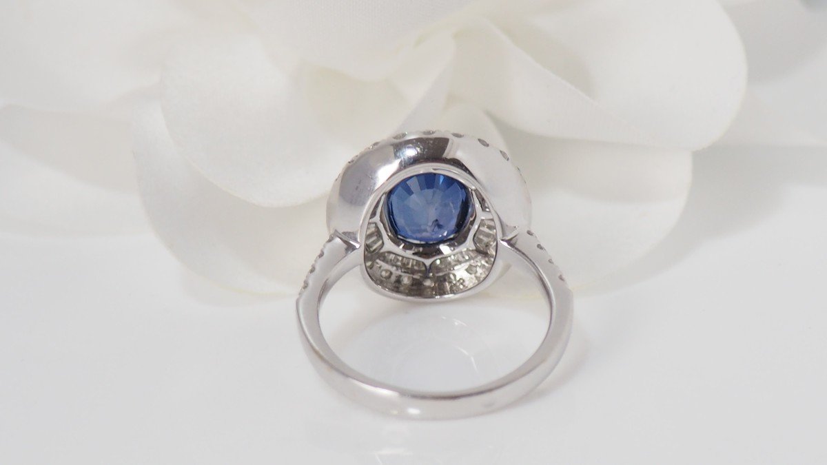 Bague Pompadour En Or Blanc, Saphir Ovale Et Diamants-photo-1