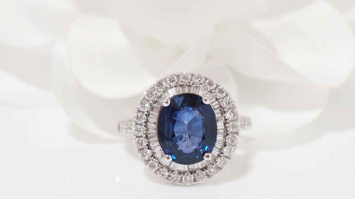 Bague Pompadour En Or Blanc, Saphir Ovale Et Diamants