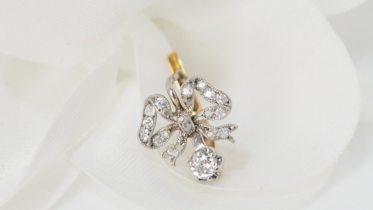Knot Earrings In Gold And Diamonds-photo-4